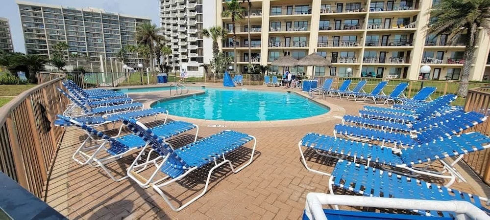 Beachfront Hotspot - New Furnishings - Pool - 1st Floor