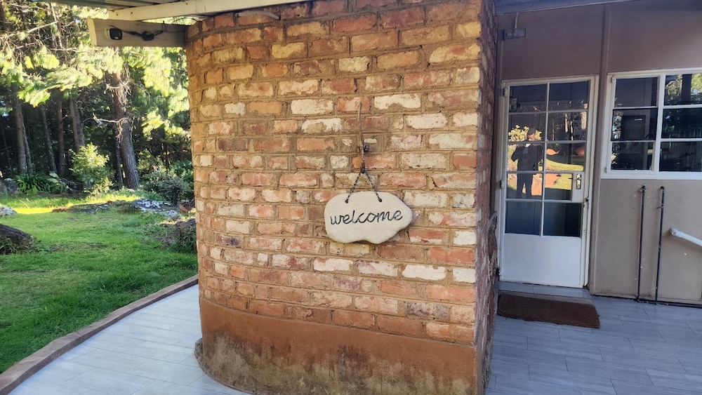 Two bed Nyanga Lakeside Cottage - 2298