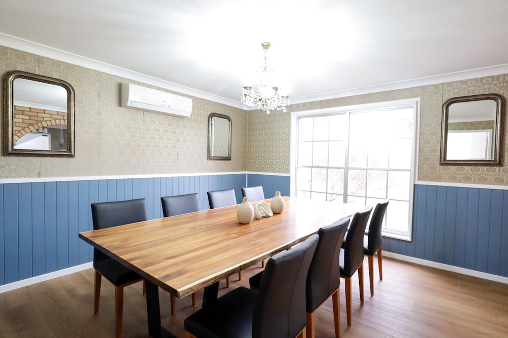 Country 4-bed Homestead With Games Room & Views
