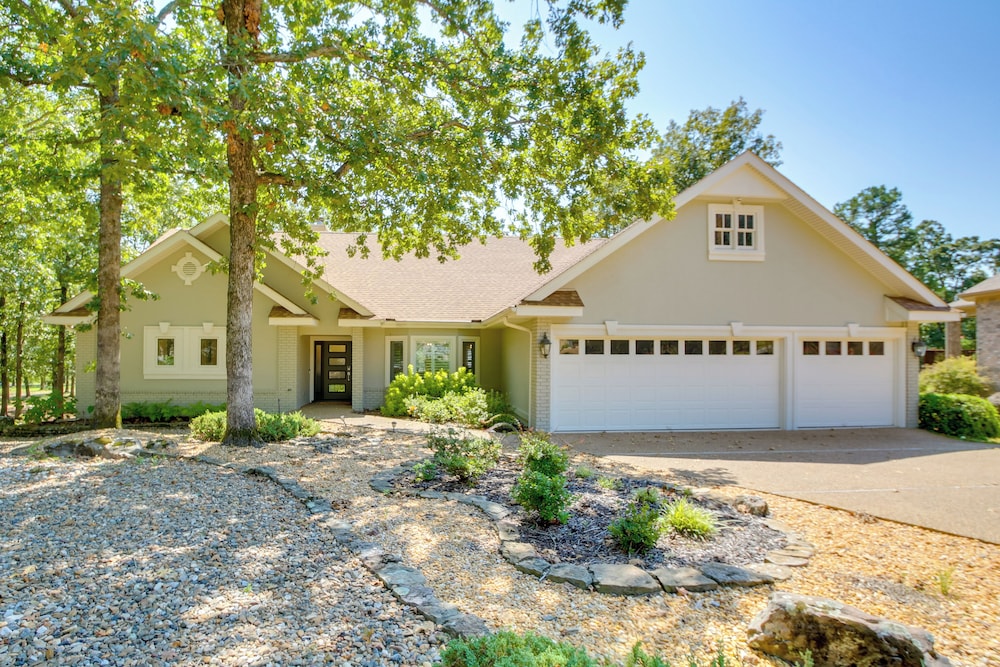 Golf Course View: Elegant Hot Springs Village Home