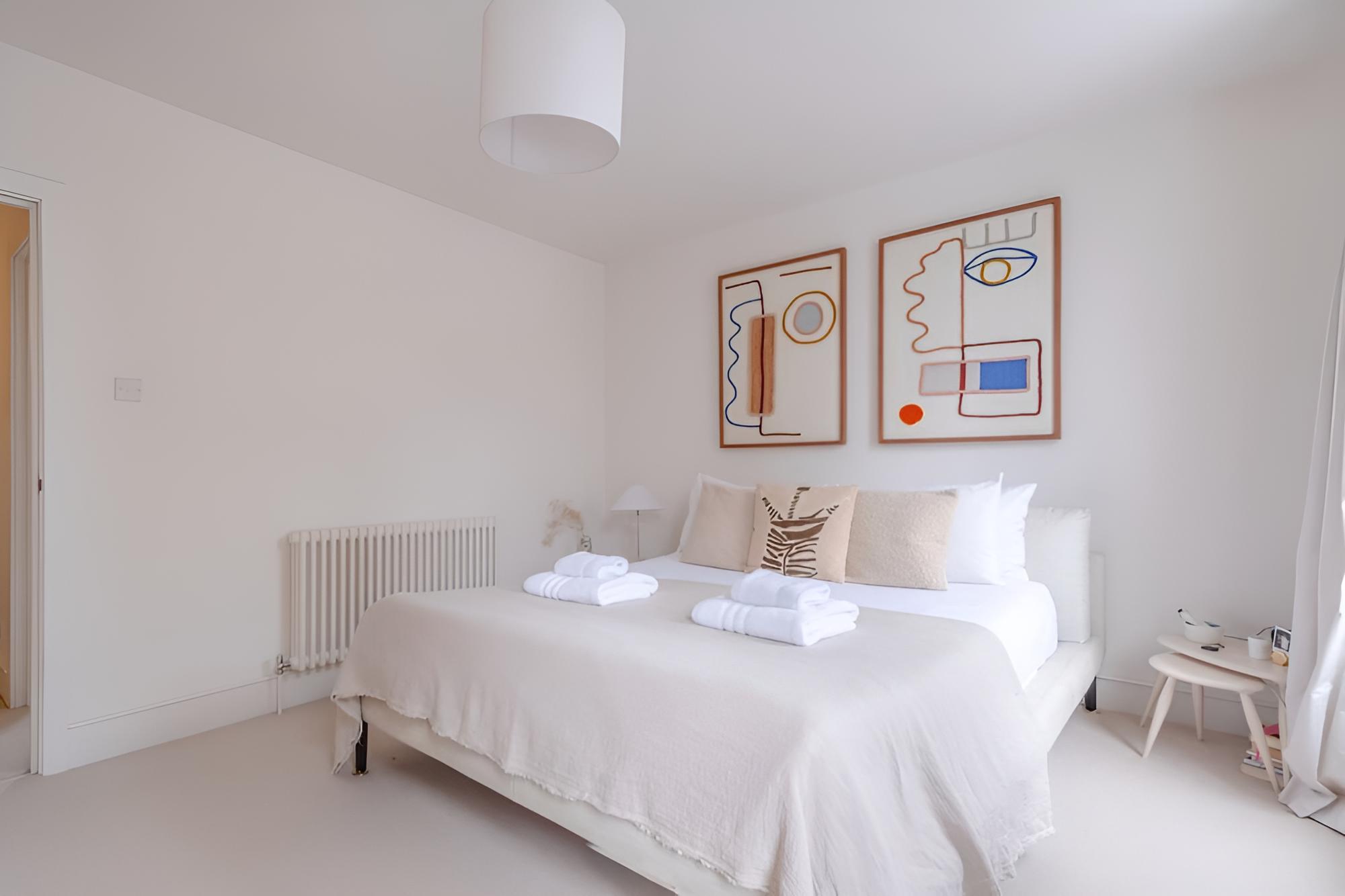 Beautiful Minimalistic 2BD House - Victoria Park