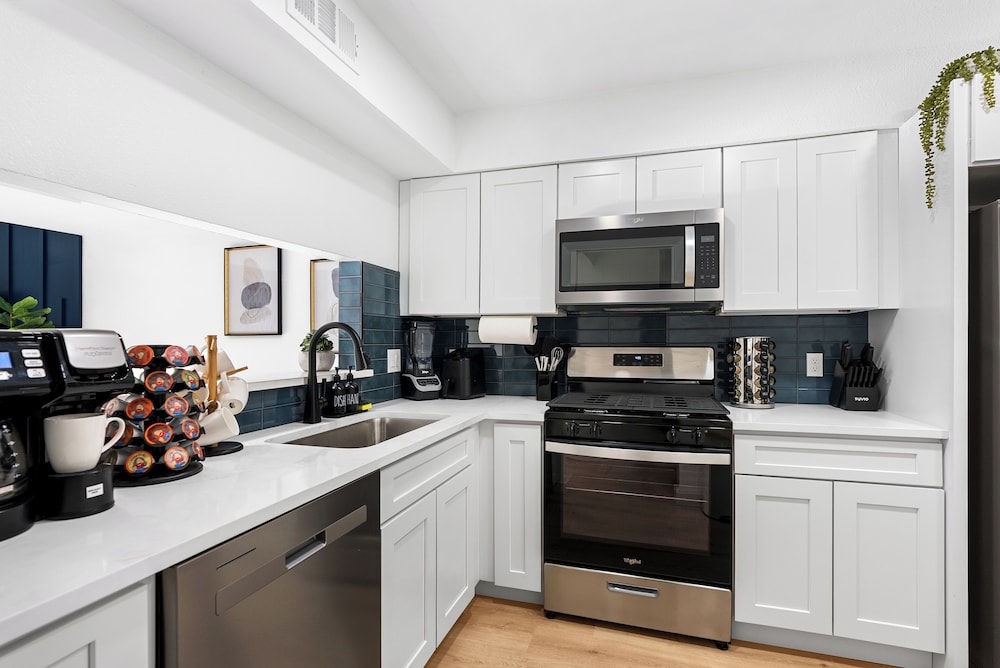 MCM Condo Near DT SoCo Pet Friendly