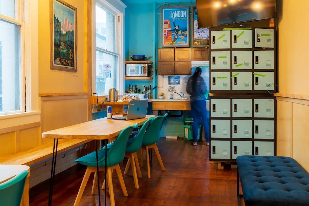 Cambie Downtown Hostel