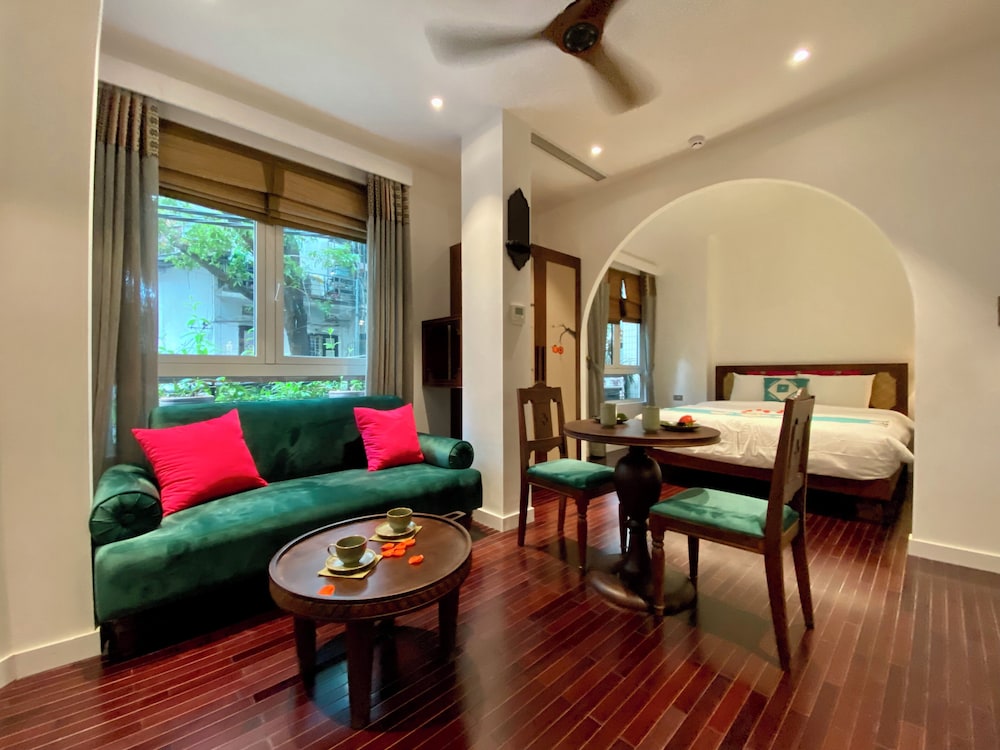 Maison Nha Truc Bach Lake