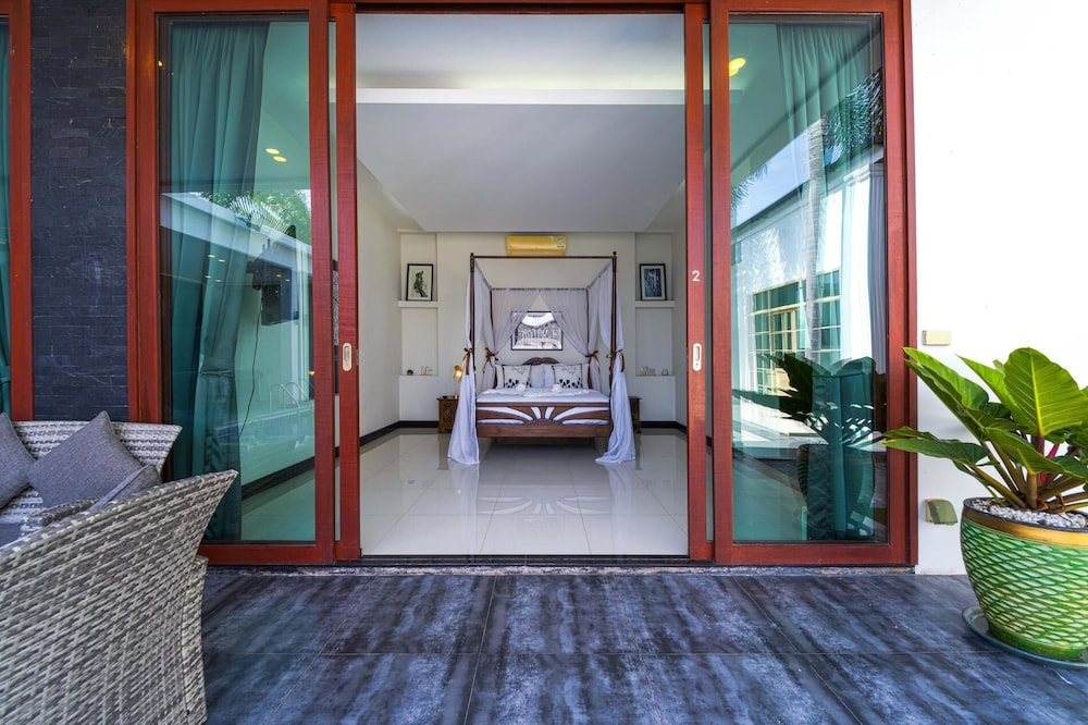 Beautiful 4-Bedroom Pool Villa BL9