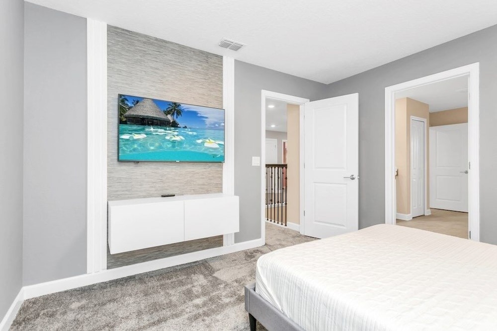 4552target 9 Bedroom Home