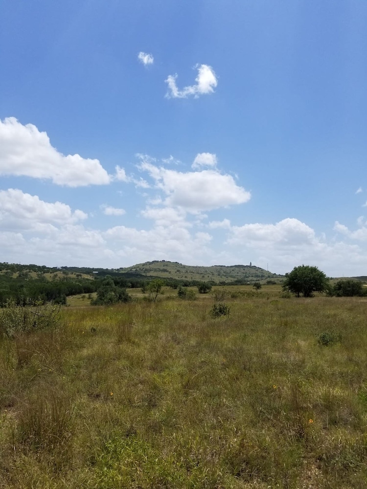 Waylon In The Hill Country - Hacienda Amor