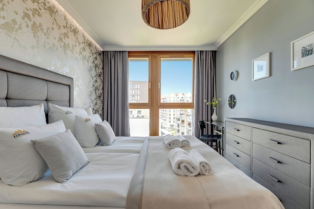Aura - Riverside & Parking by Downtown Apartments