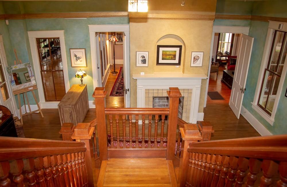 Oakland Manor House