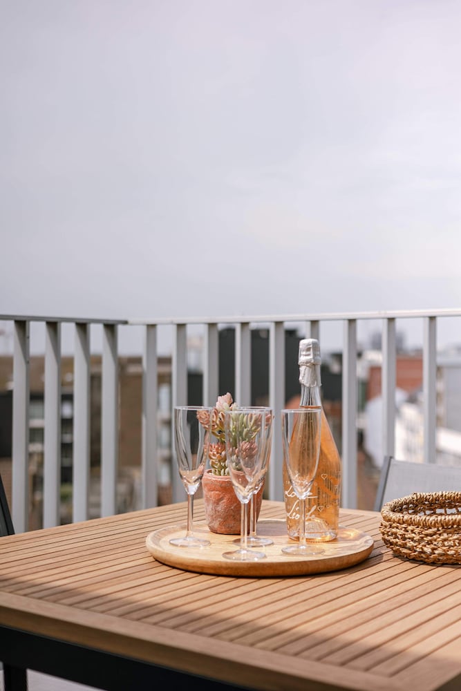 Huswell - Cozy Seaside Apartment With Terrace