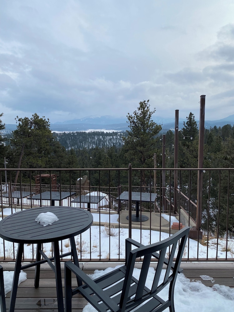 Pikes Peak Paradise Bed and Breakfast