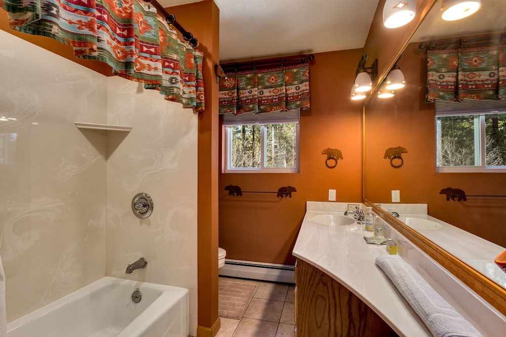 Sundown Lodge 4 Bedroom Home