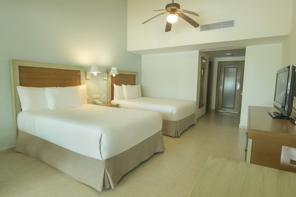 Punta Cana Vacations - Iberostar Waves Punta Cana - All Inclusive - Property Image 14