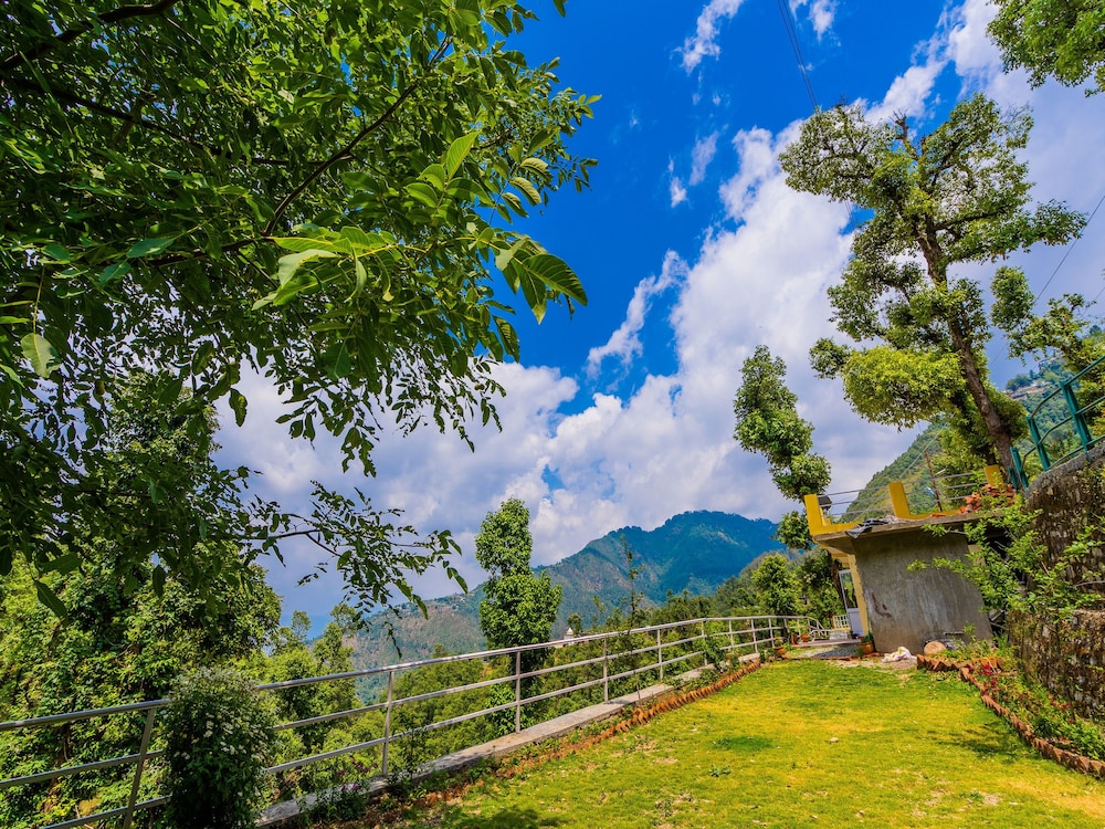 OYO 14137 Home Valley Studio Kempty Road