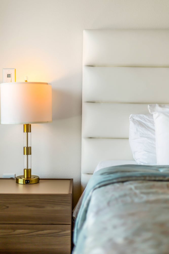 Luxury 3BR Hollywood Sign View by Oneluxstay