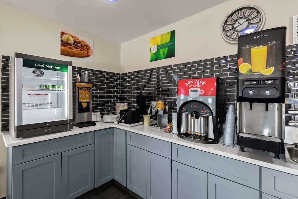 Monroe Vacations - Quality Inn - Property Image 24