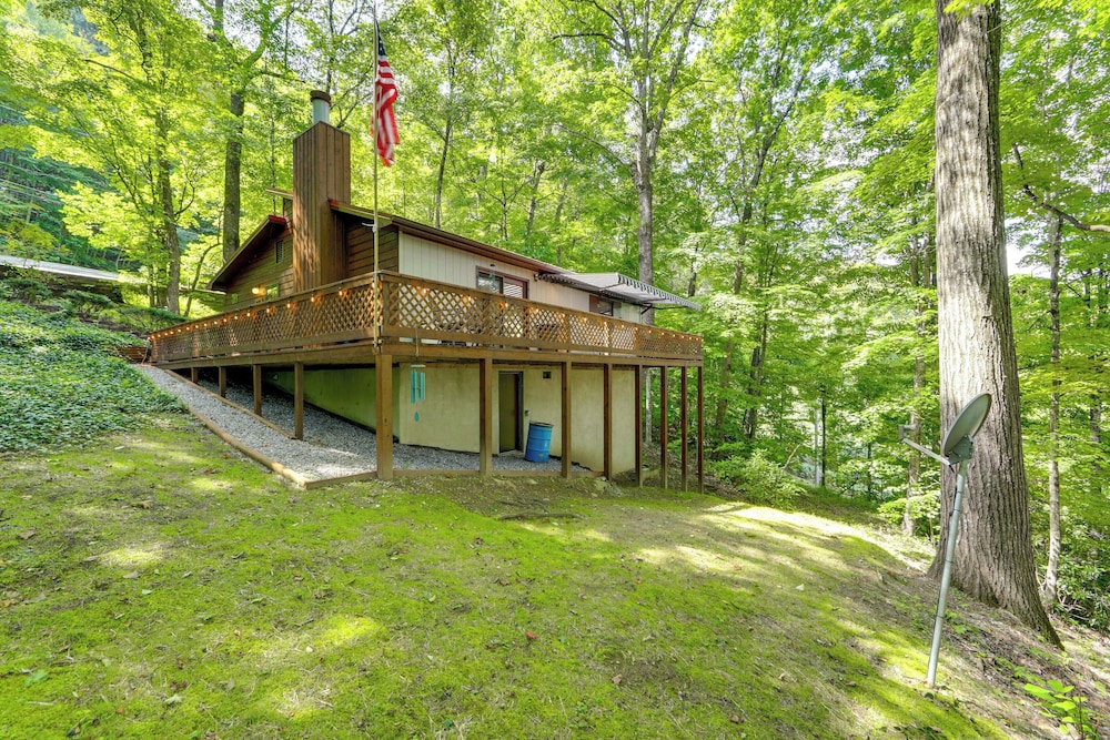 Smoky Mtn Cabin, 7 Mi to Cataloochee Ski Area!