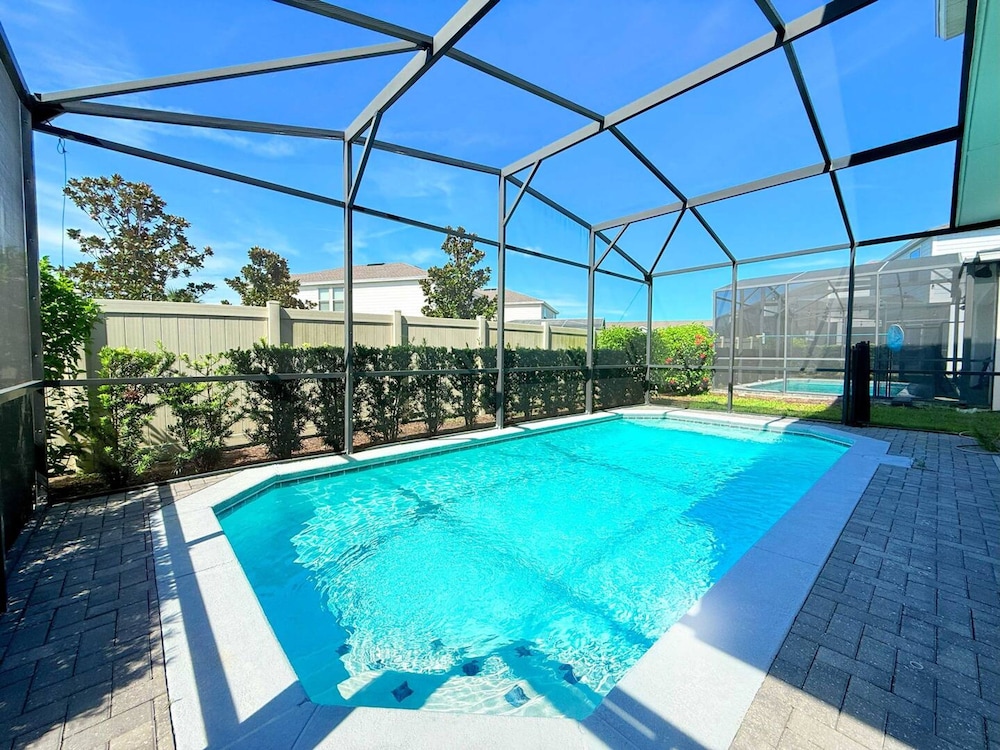 Family Villa in Windsor Lazy River BBQ Pool