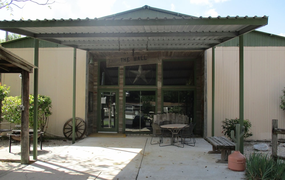 Travelers World RV Resort
