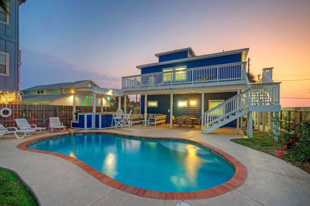 Leave of Absence Luxe Coastal Stay w Pool Outdoor Dining Minutes to Beach