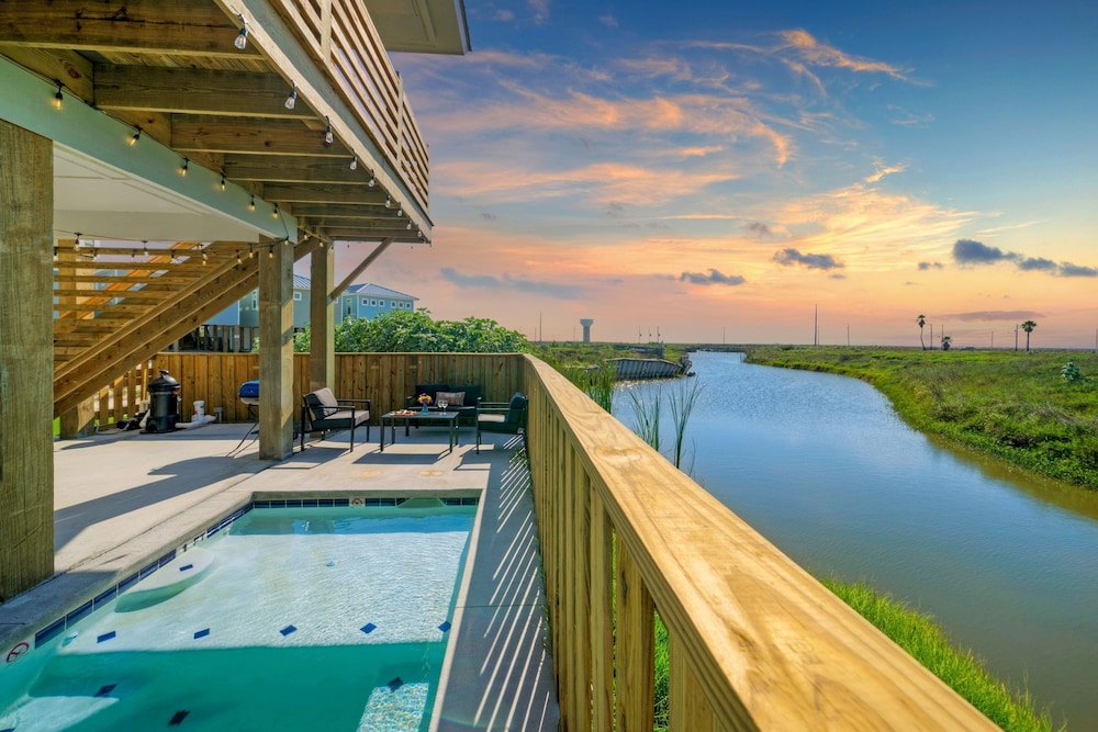 Island Girl by Avantstay Private Pool Prime Beach Access