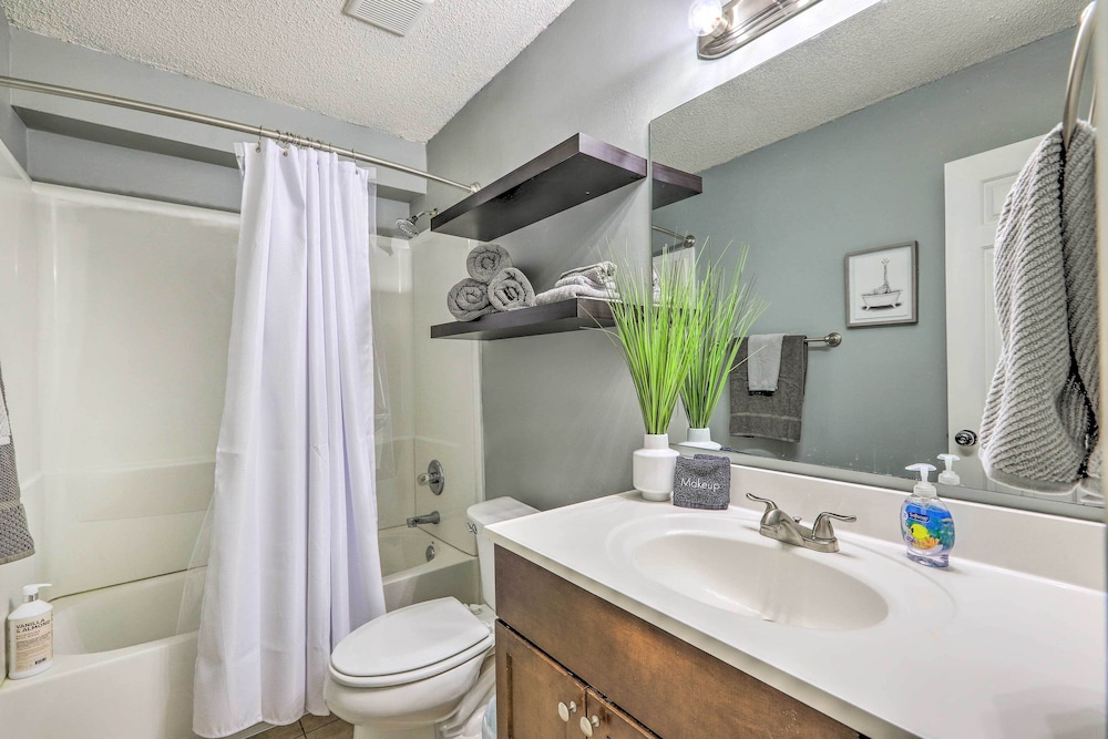 Auburn Condo w/ 2 Pools < 2 Mi to University!