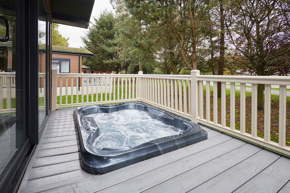 Host Stay Brackencroft Lodge