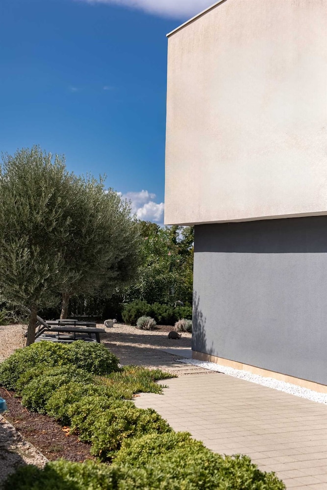 Villa Luxor With Heated Pool