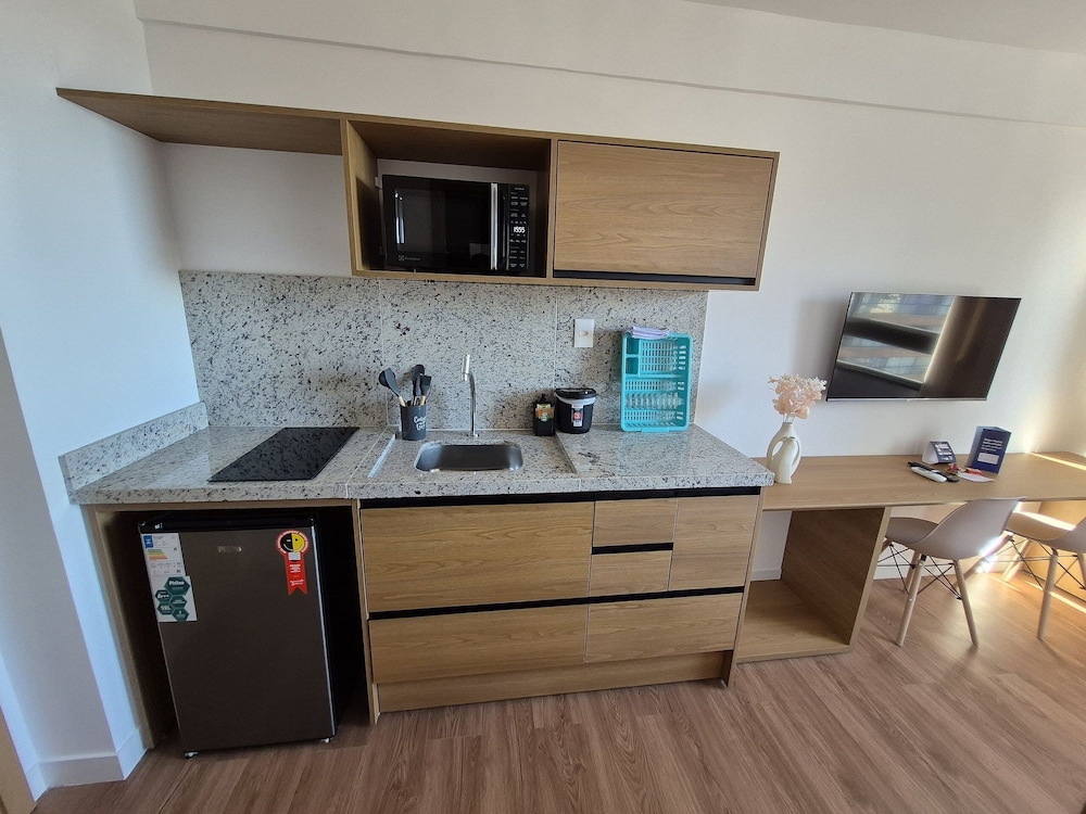 Fully Equipped Accommodations in a Building With a Pool, 270m From Barra Beach - Caoa