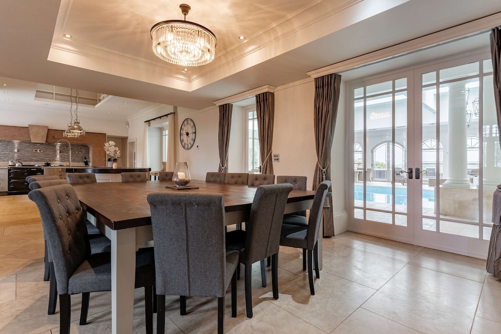Host Stay Hillhampton House
