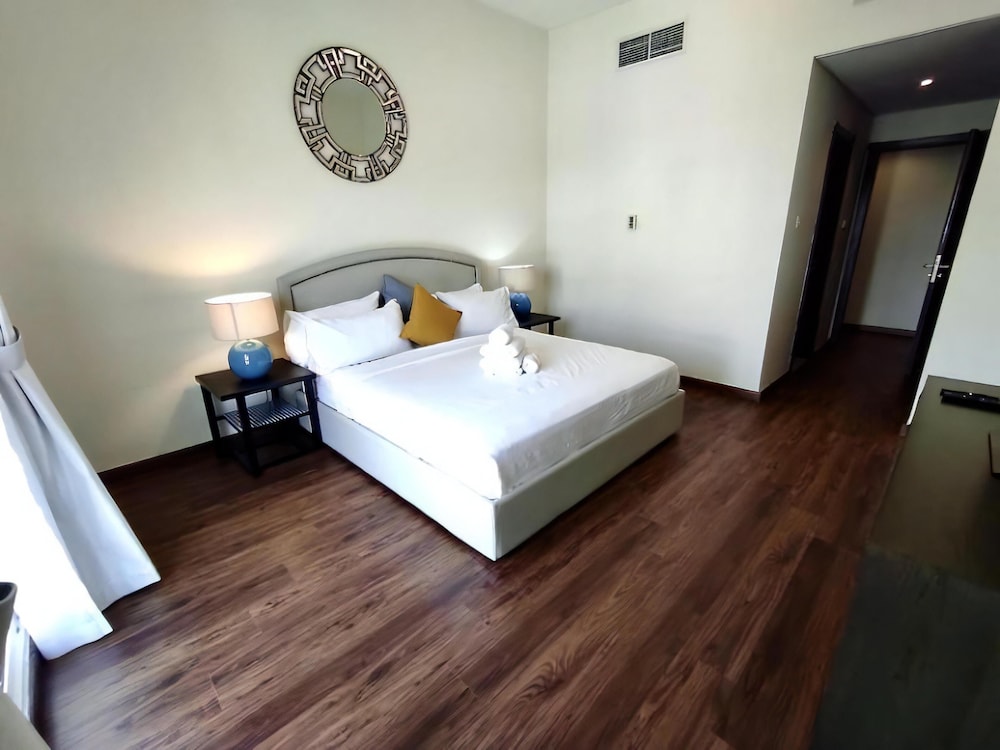 Lux BnB 1BD Discovery Gardens