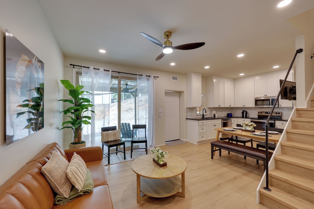 Duplex w/ Furnished Patio Near Lake Ouachita!