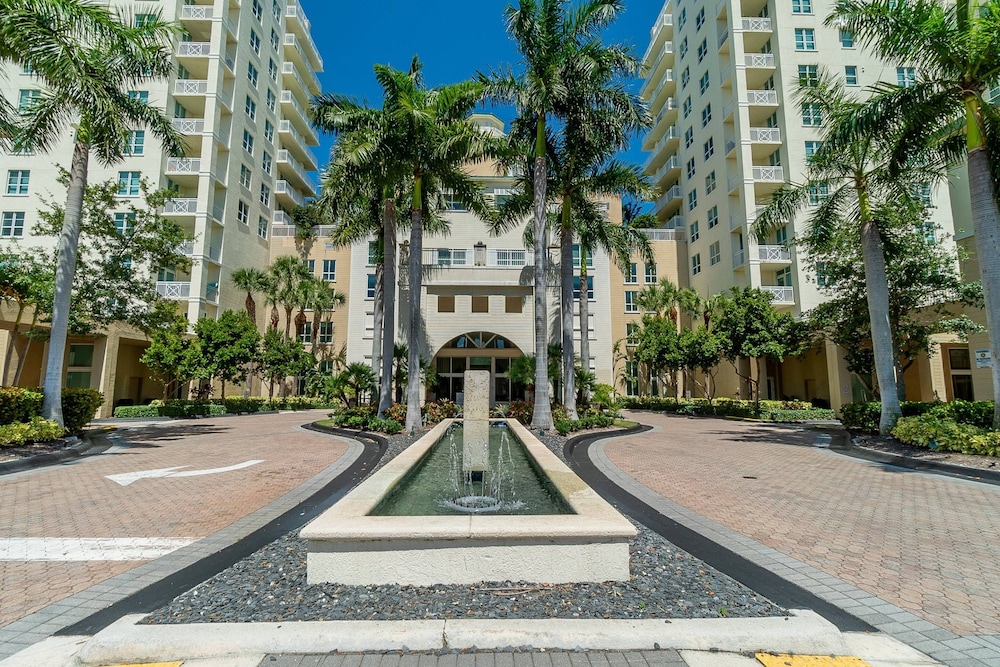 309n Sunrise Suite1 Bedroom, Pools, Jacuzzi, Beach, Shops & Dog Friendly