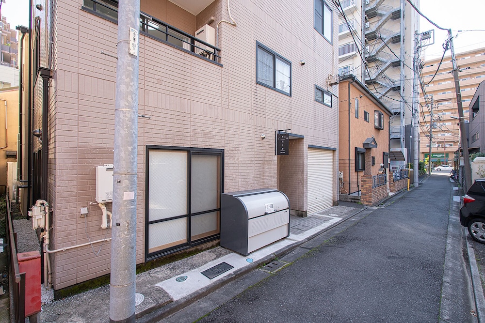 ZAITO Tokyo Luna Lane Economy Inn