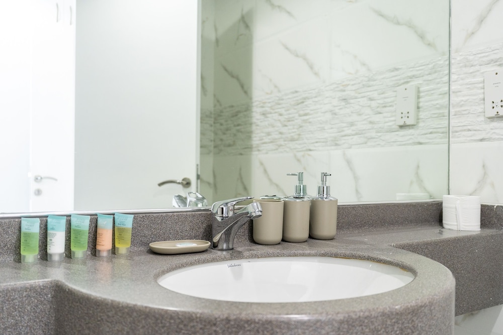 Dubai Marina - Stunning Huge 4 Bedroom Apts Near JBR - Gym - Pool - Parking by Sojo Stay