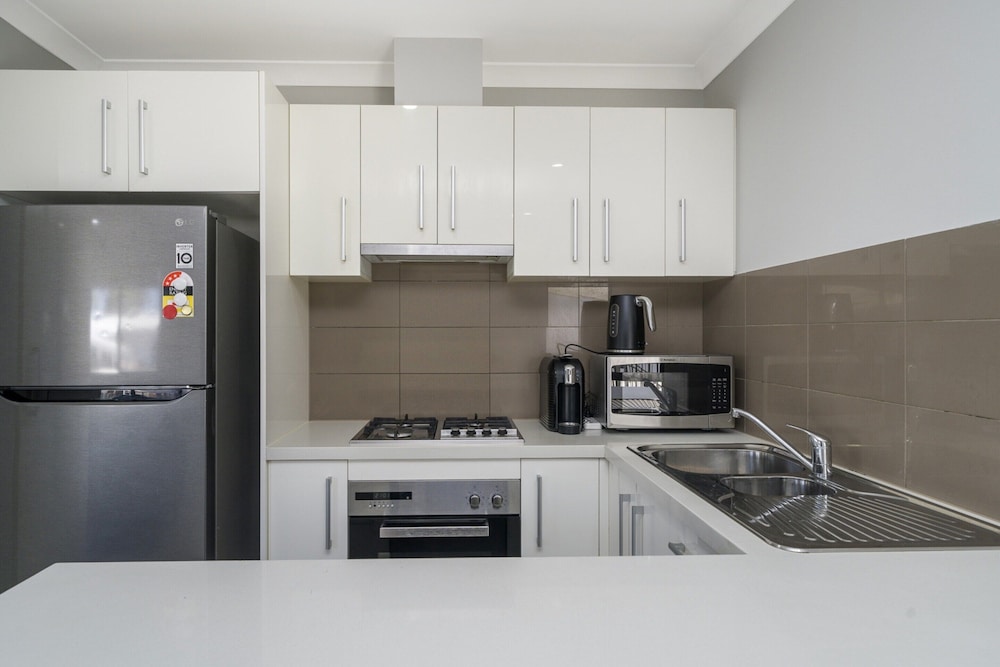 Sunny 2-bed in Quiet Location With Balcony