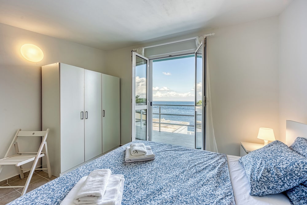 Valdarke Seaside Apartment