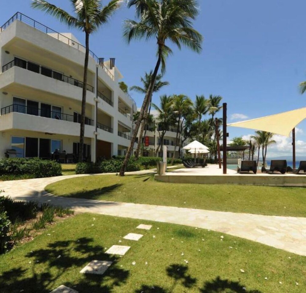 Hotel Beachfront Condo Airport transport incl - Image 1