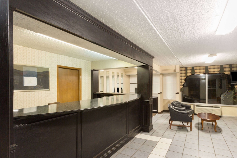 Super 8 by Wyndham Kingsport /I-81 view 2