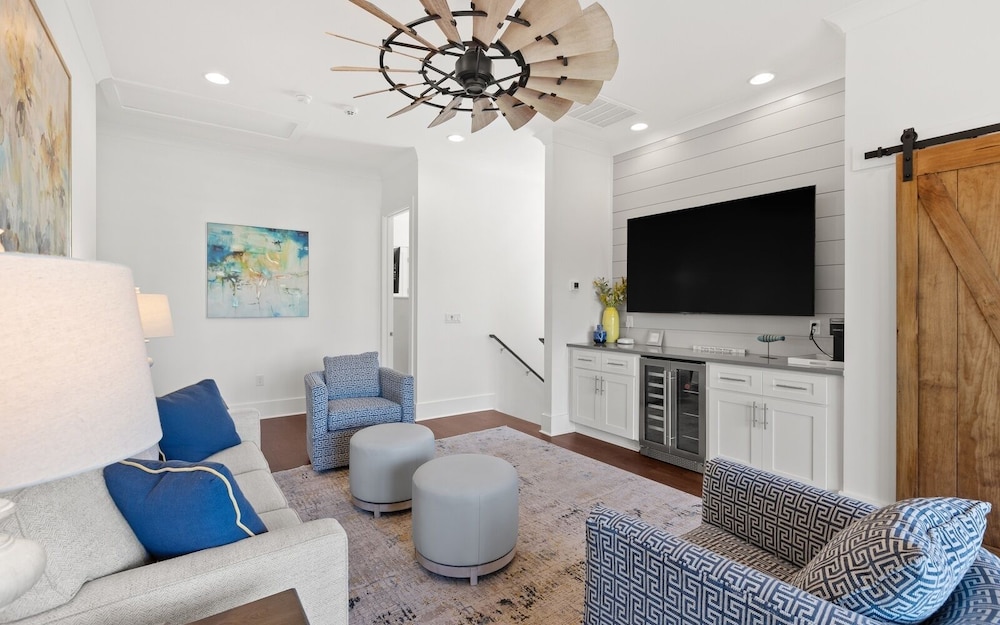5BR Home w/ Private Heated Pool, Golf Cart, 4 Bikes, Near 30a!