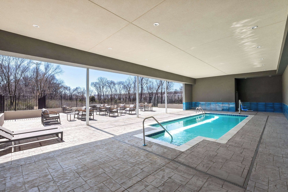La Quinta Inn & Suites by Wyndham DeSoto