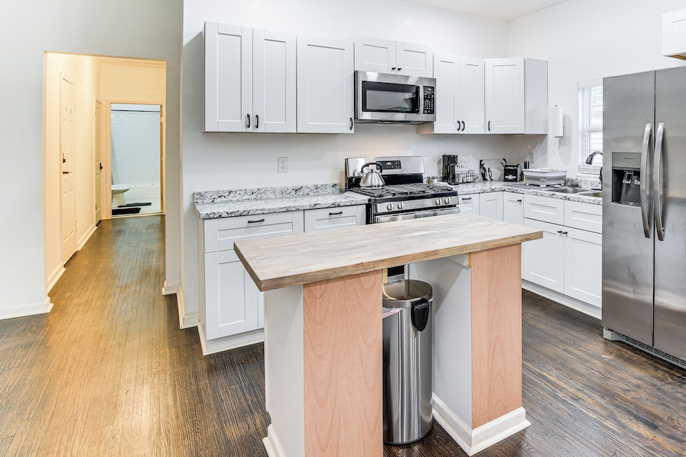 1 Mi to Tulsa Arts District: Updated Home w/ Deck!