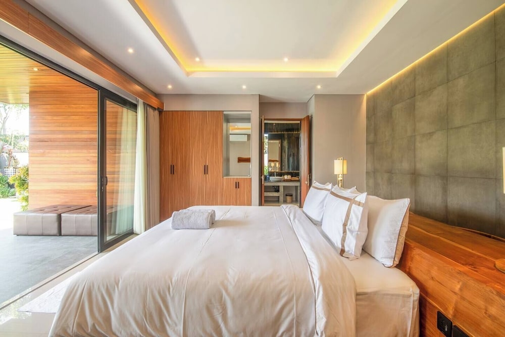 Exquisite 5BR Villa: Premier Luxury in Seminyak