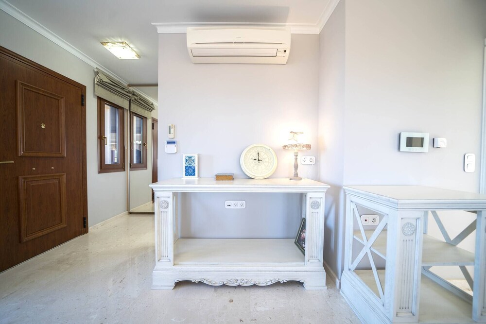Karyo Villa,- 4bd, 3min On Foot From The Beach!