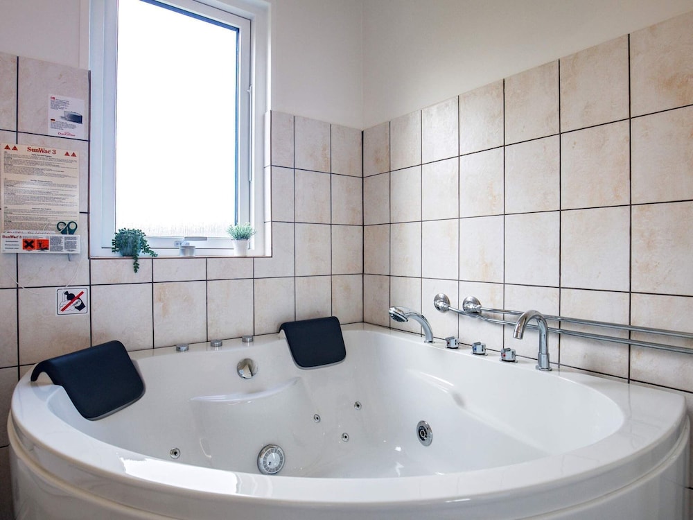 Luxury Spa Retreat by Sea - By Traum Ferienwohnungen view 2