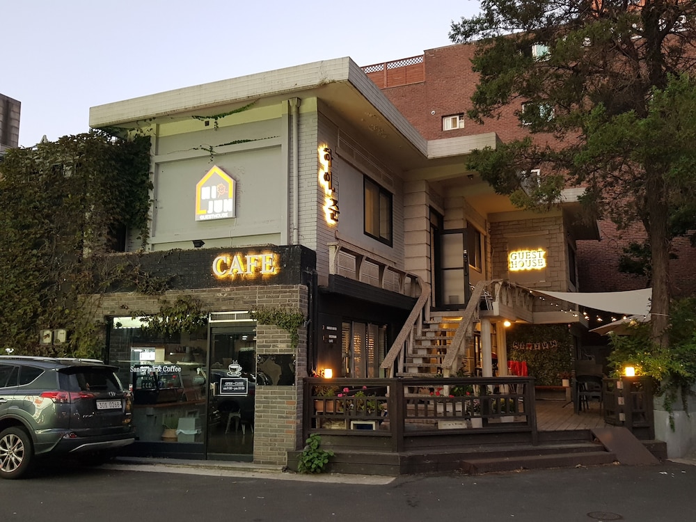 Hi Jun Guesthouse