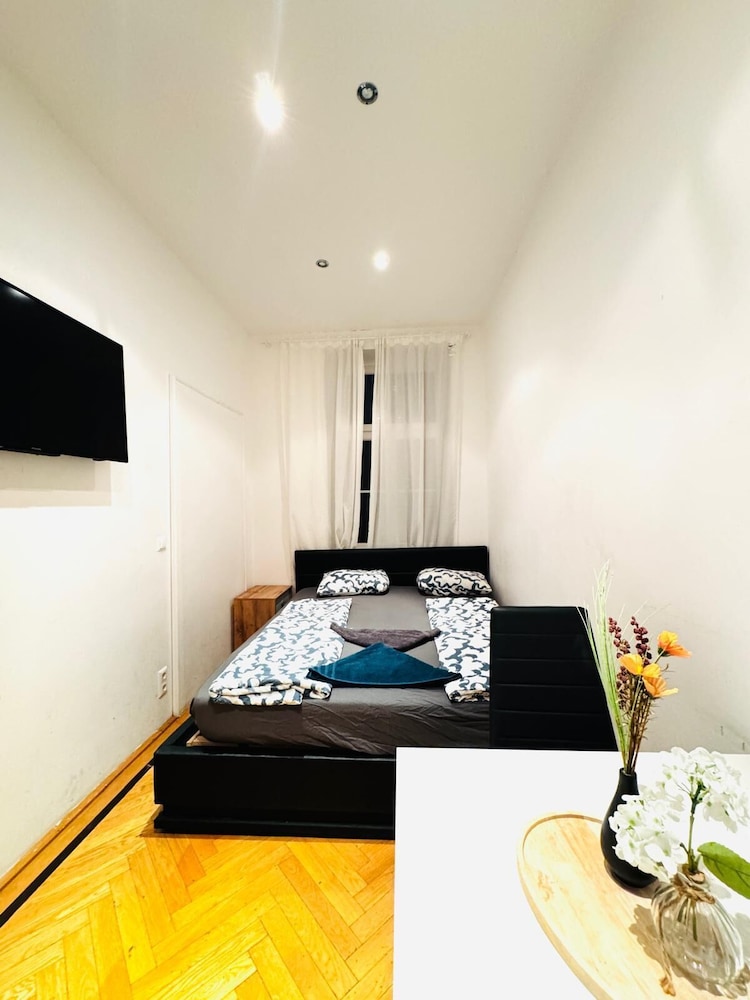 Perfect 7BR Stay Near Hauptbahnhof
