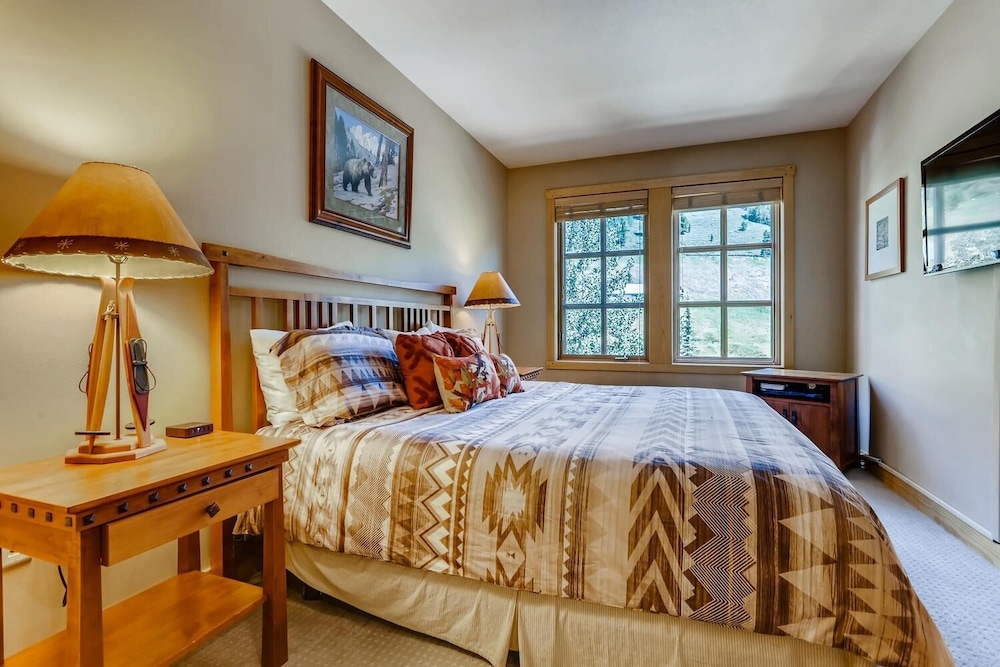 Passage Point 202 2 Bedroom Condo by RedAwning view 4