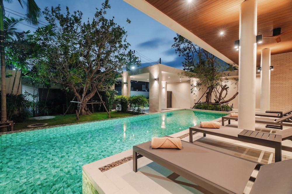 Modern Tropical Pool Villa - Saiyuan