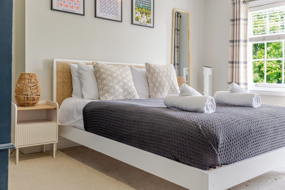 Stylish 5BD Townhouse in Leamington Spa